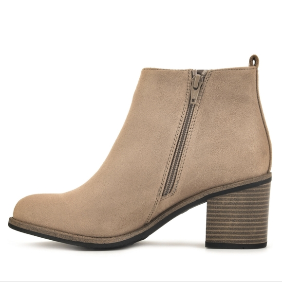 White Mountain Ladies Ankle Boot, Tan - Picture 2 of 5